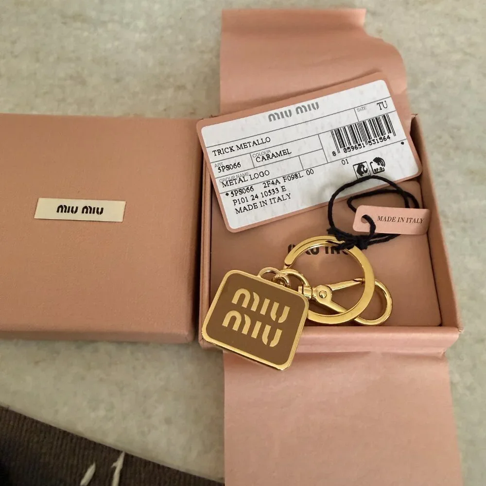 Miu‎ Miu 5PS066 Metal Key holder Key Chain Logo, gold and caramel in box